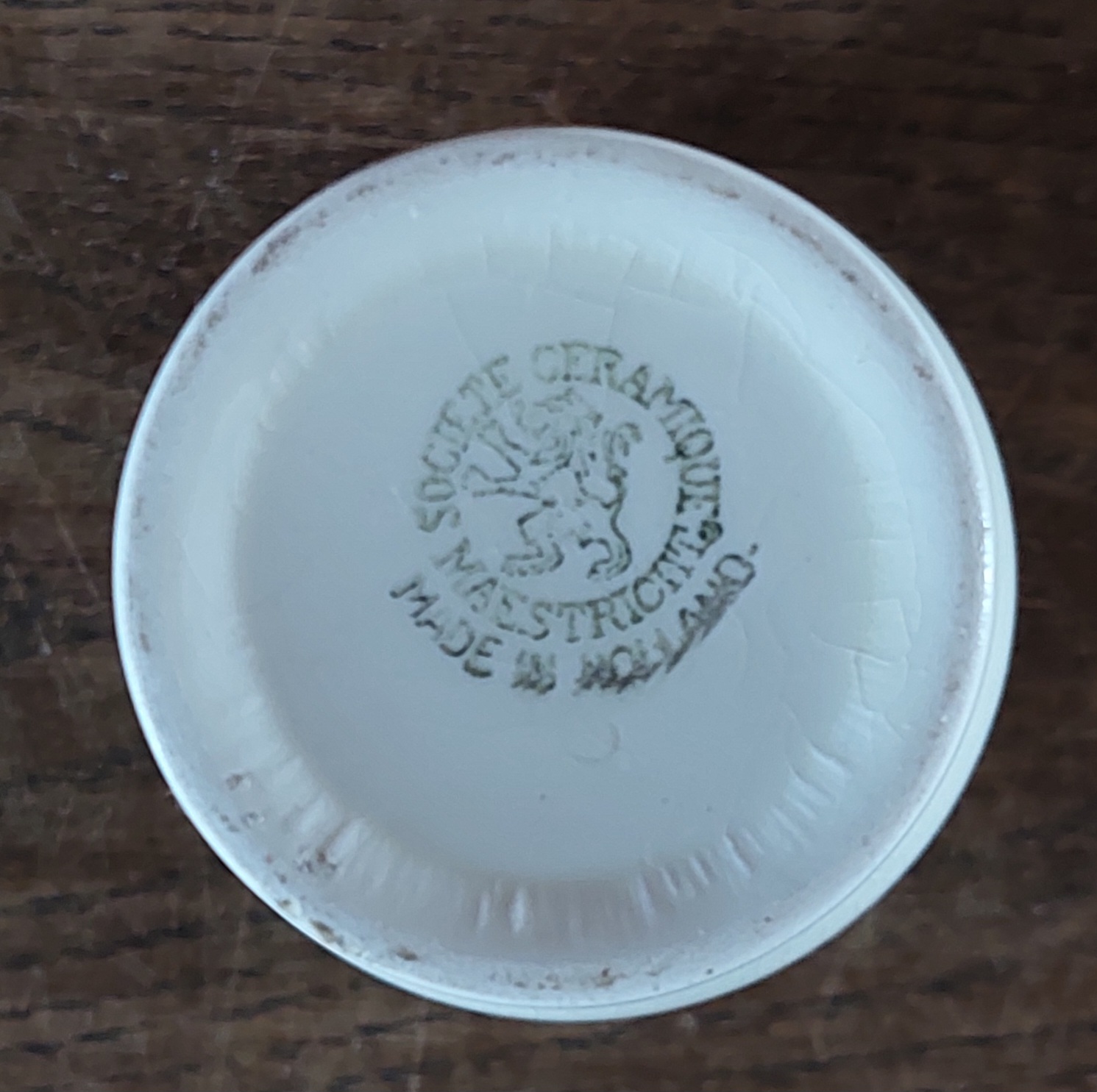 melkkan met bekers societe ceramique maestricht holland